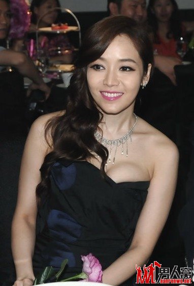 玉女重口味造型更惊人  侯佩岑爆乳