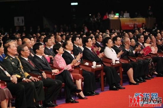 胡锦涛出席庆祝香港回归祖国15周年文艺晚会