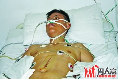 躺在常州中医院病床上的“小伟”