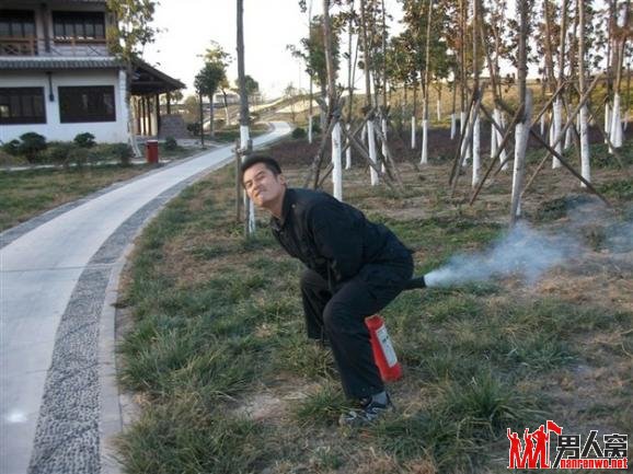 无敌了！你伤不起的雷人保安