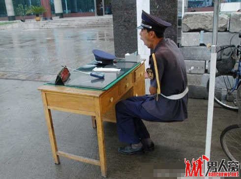 无敌了！你伤不起的雷人保安