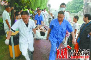自杀男子被送往医院