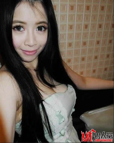 长得像混血儿的美女姐姐