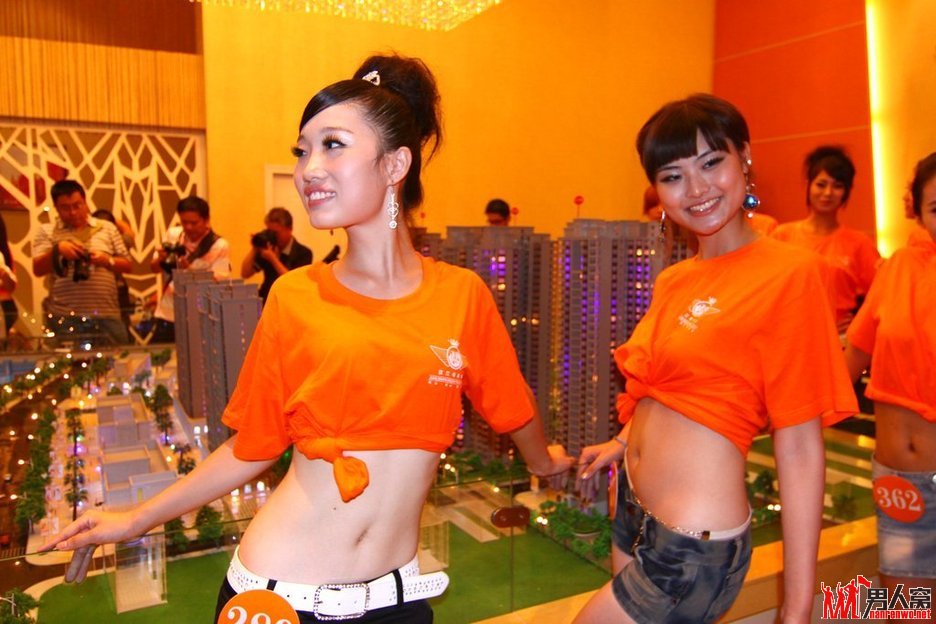 美女大尺度辣舞低俗促销 开发商撑不住了吗？