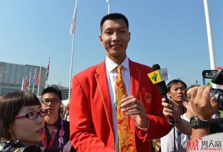 伦敦奥运会：中国代表团举行升旗仪式