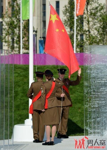 伦敦奥运会：中国代表团举行升旗仪式